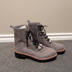 EUC Nine West Ivani Sherpa Combat Boots Size 6.5 Taupe Colour